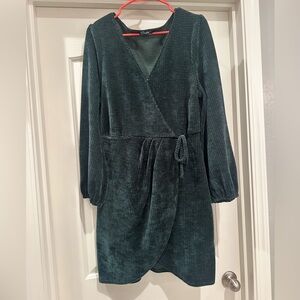 GREEN velvet fabrics dress- CUTE - size LARGE- WORN 1x